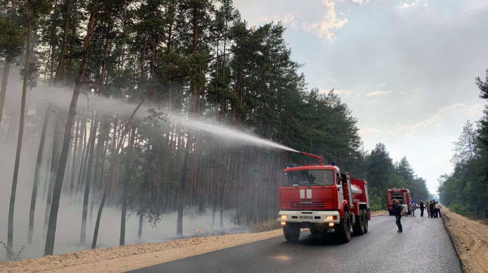 Лісова пожежа на Луганщині: загрози населеним пунктам немає