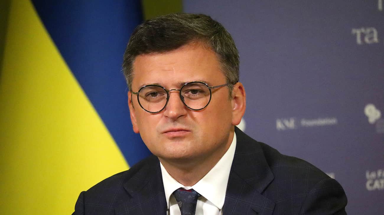 Foreign Minister explains why Ukrainian consulates suspended services ...