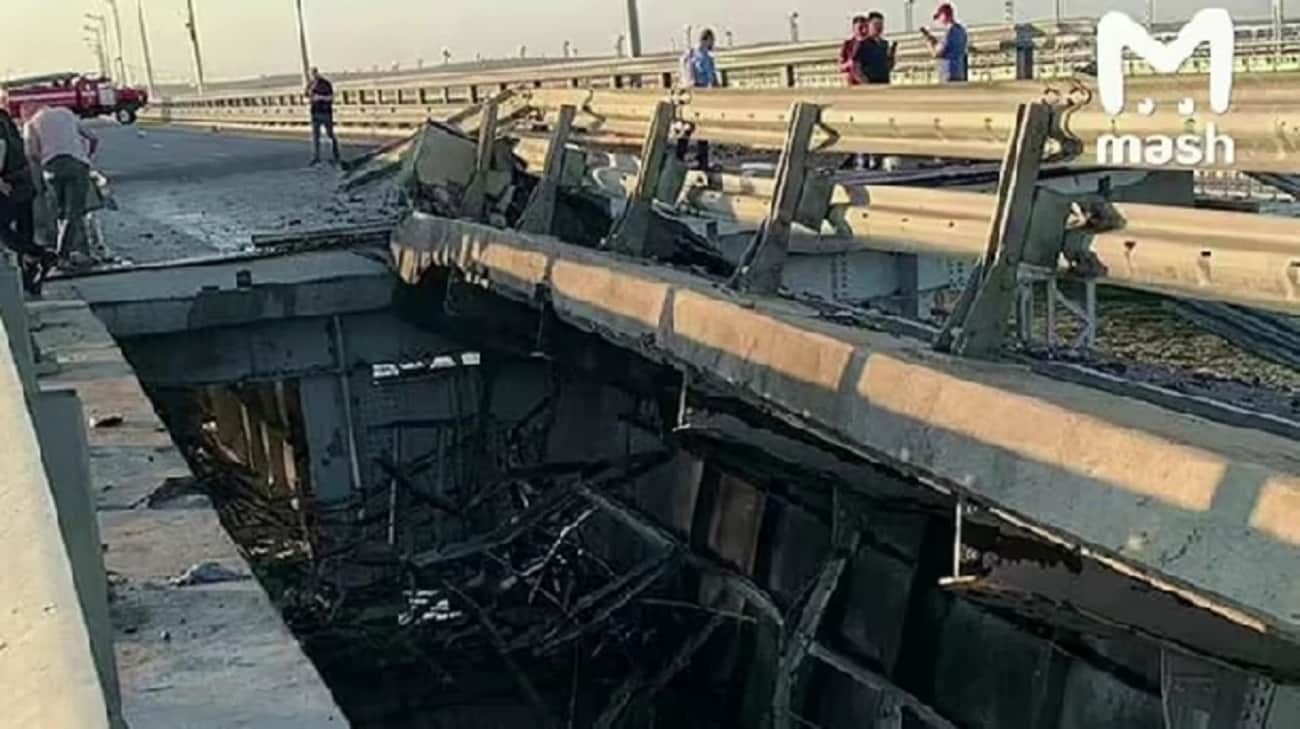 Russians suspend traffic on Crimean Bridge, social media reports ...