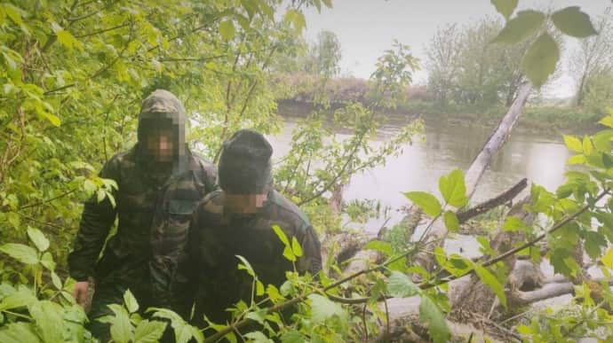 Перепливли річку, щоб повернутися в Україну: ДПСУ затримала двох чоловіків 