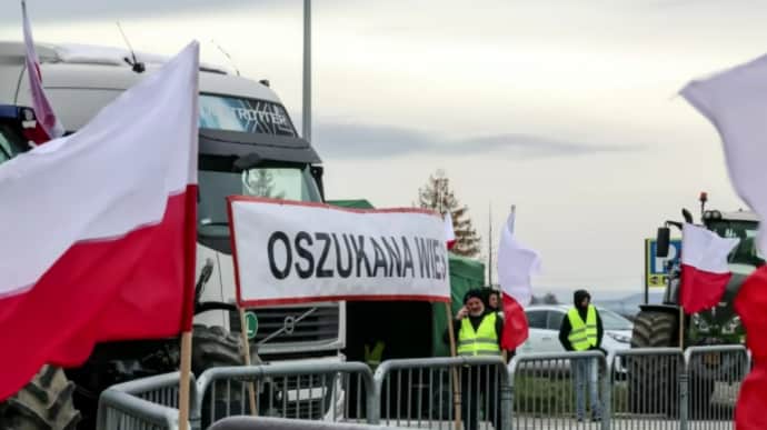 Polish agrarians say they will block all Ukrainian freight transport