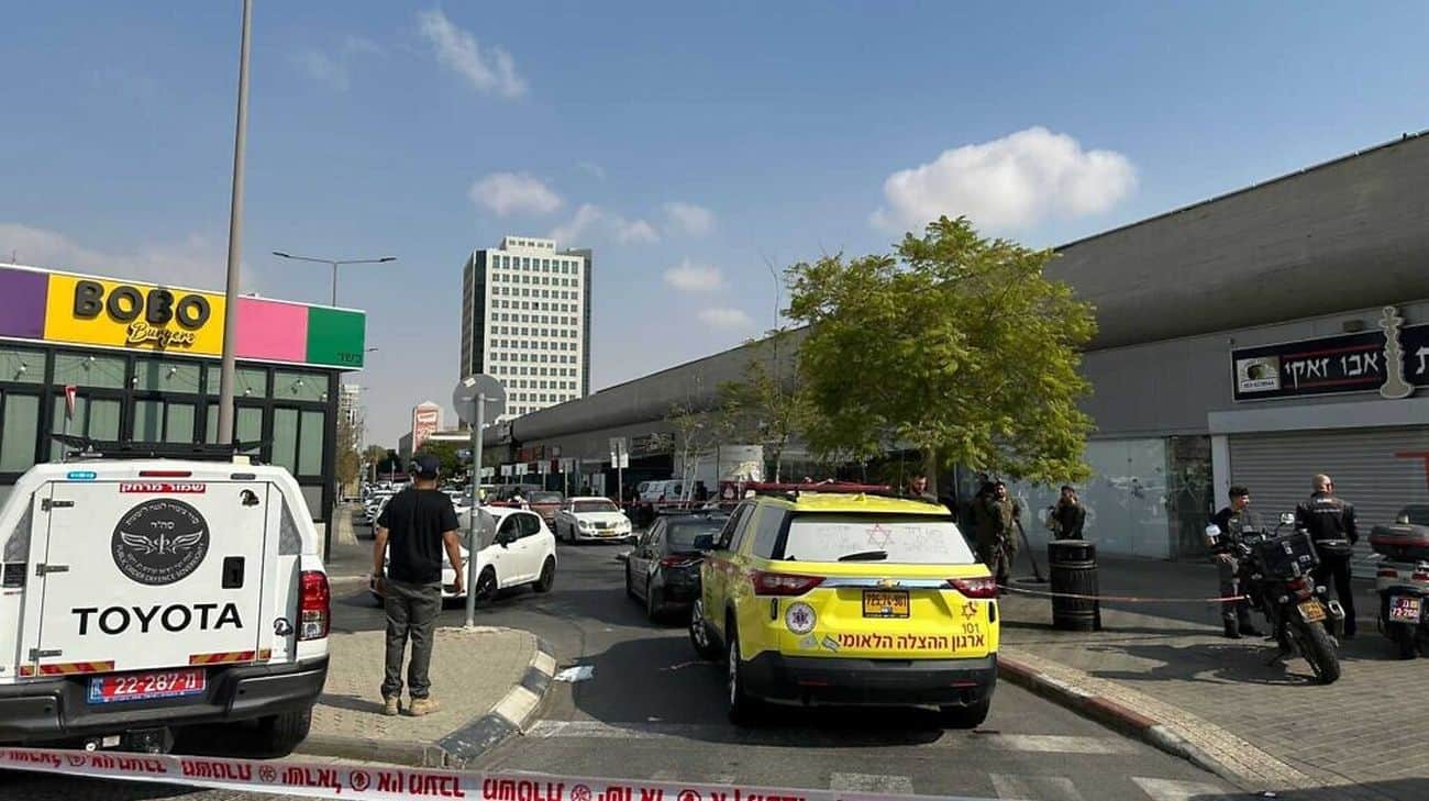 In Israel, a terrorist attack at a bus station: there was a death and 10 were injured, the attacker was killed