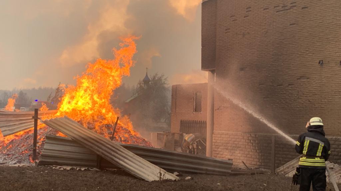 Пожар на Луганщине: семьям погибших выплатят по 200 тысяч, а за разрушенные дома по 300 тысяч