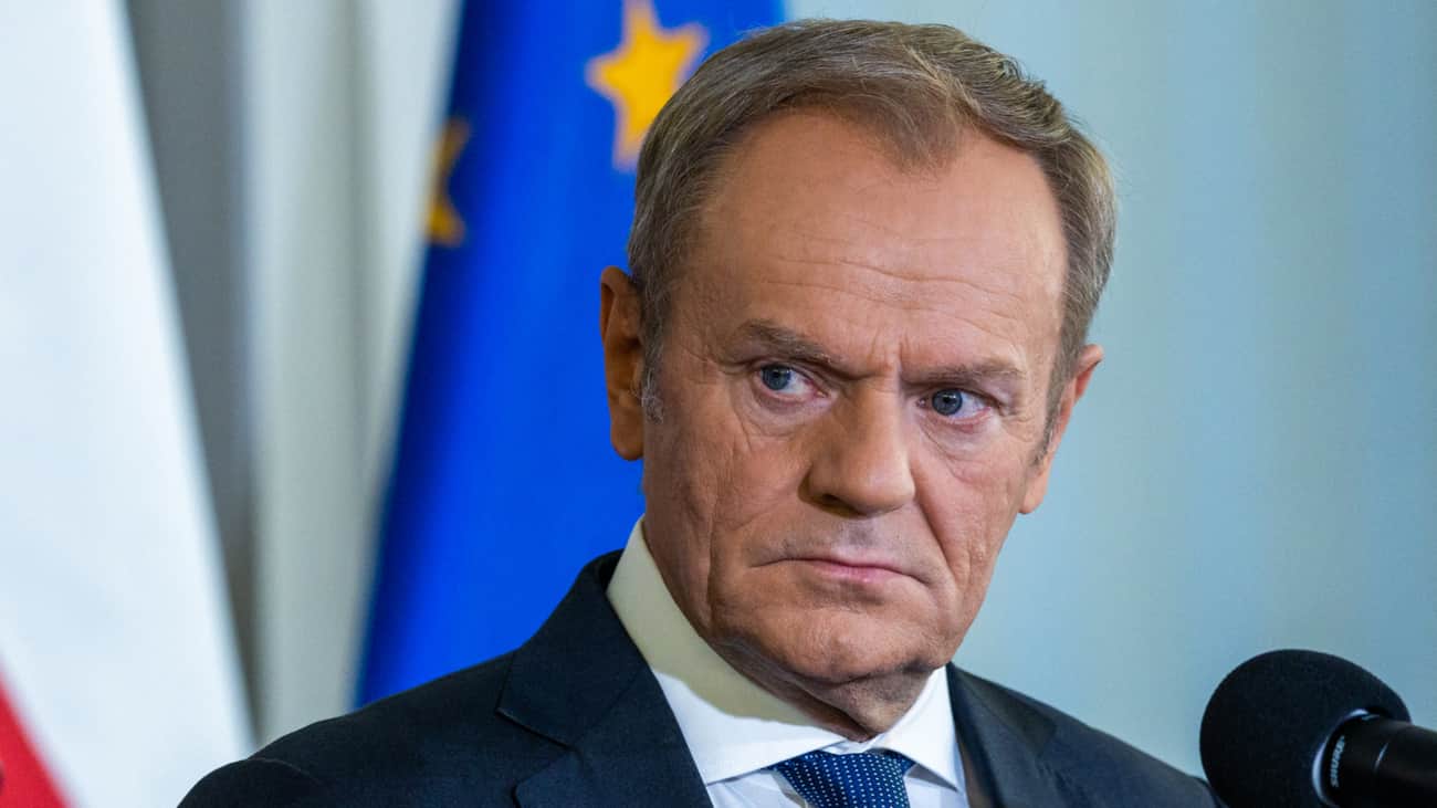 Tusk: No one will stop Putin with phone calls