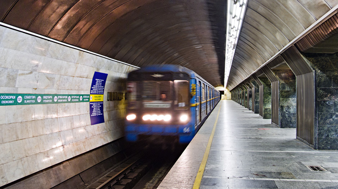 За вечер минируют третью станцию киевского метро