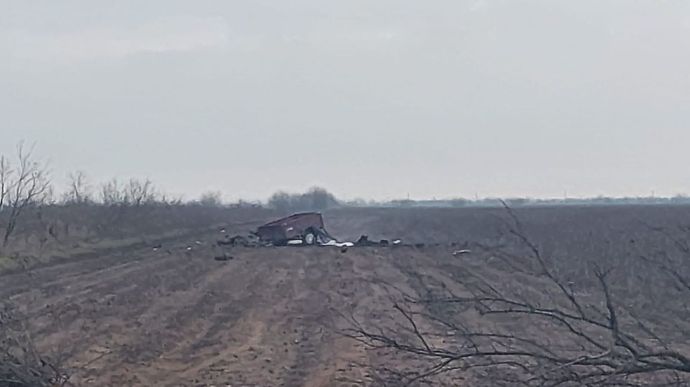 Civilian vehicle hits landmine in Kherson Oblast: two people killed