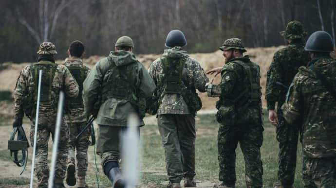 Welt: ЄС допускає навчання українських військових на території України з 2025 року