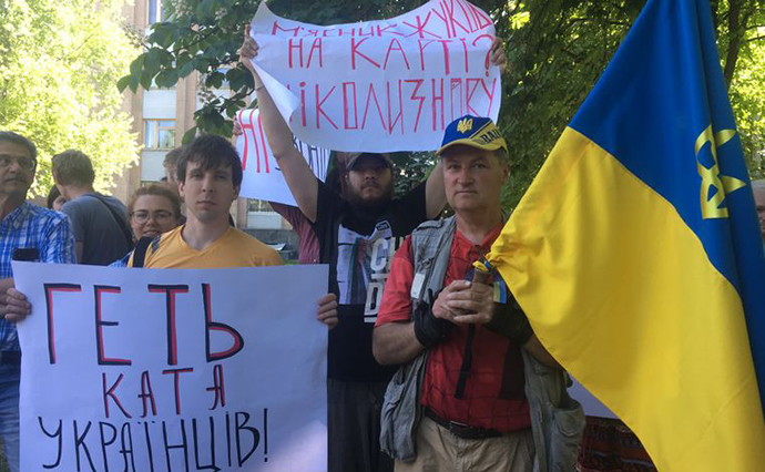У Харкові сталися сутички на мітингу проти повернення проспекту Жукова