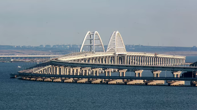 Russins close Crimean bridge once again