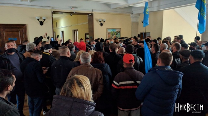 Протестующие против карантина в Николаеве прорвались в мэрию