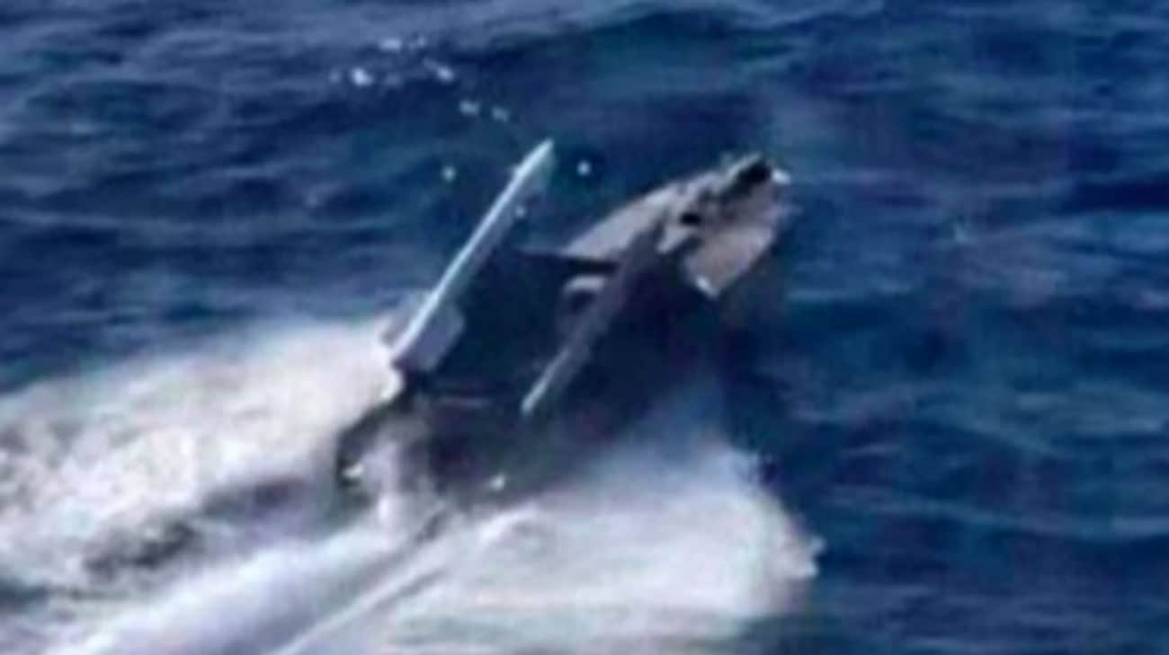 Ukrainian uncrewed boat destroys Russian warplane for first time in history – videos