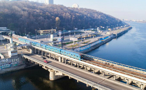 У столиці тимчасово закриють один з мостів через Дніпро
