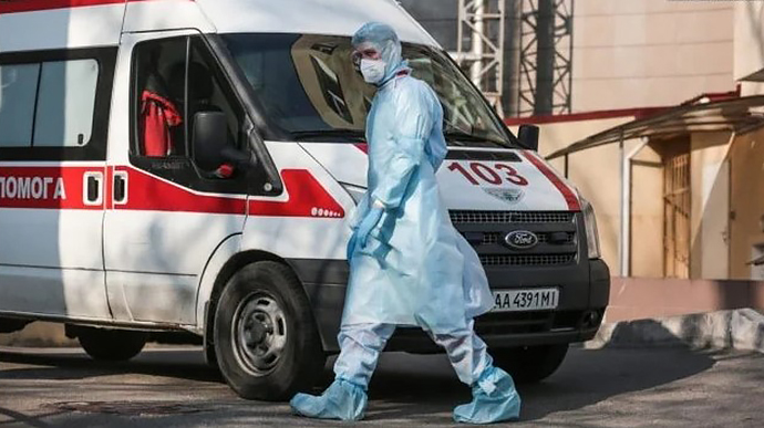 Коронавірус: в Україні знову більше 3 тисяч заражень, 56 людей померли