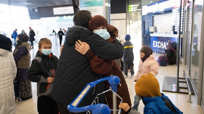 Из сирийского лагеря в Киев эвакуировали 14 граждан Украины