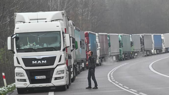 Польские протестующие будут пропускать по два грузовика в час через пункт пропуска Угринов