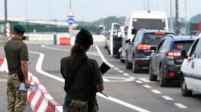 One of checkpoints suspended operations at Ukrainian-Polish border