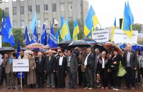 Антифашистский митинг регионалов в Ужгороде не обошелся без админресурса 