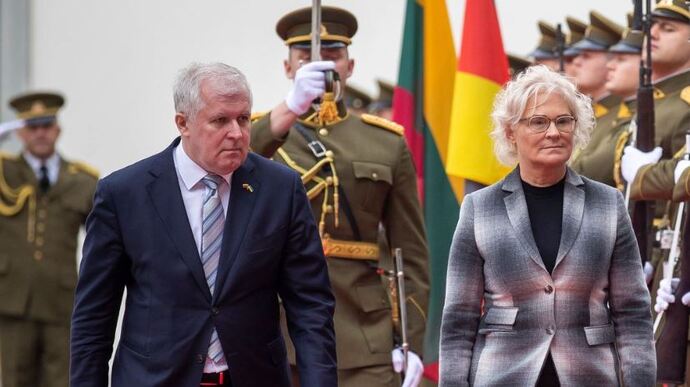 Глава Міноборони ФРН прибула до Литви: обговорить посилення контингенту НАТО