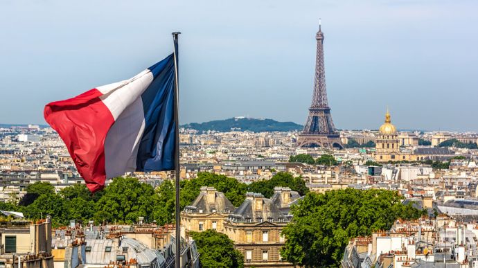 Франция дала гражданство 2 тысячам иностранцев, которые проявили себя во время пандемии