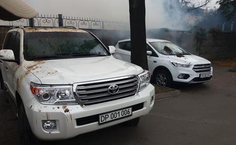 Авто российских дипломатов в Киеве облили фекалиями – в РФ требуют извинений