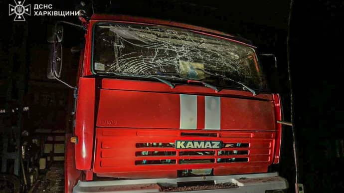 Росіяни вдарили ракетою по пожежній частині на Харківщині, постраждав рятувальник
