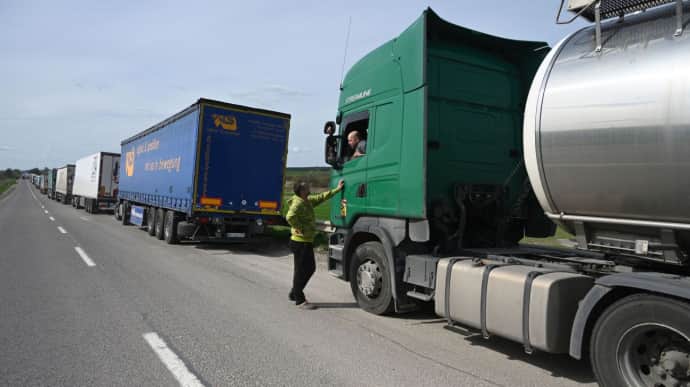 Lorry traffic obstructed on Ukrainian-Polish border due to system failure