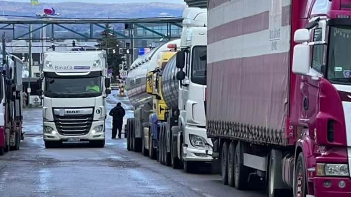 Queue at Medyka-Shehyni crossing longer than at blocked checkpoints – Ukrainian border guards