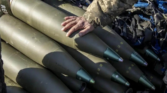 Ukraine says it is facing critical shortage of artillery shells – Bloomberg