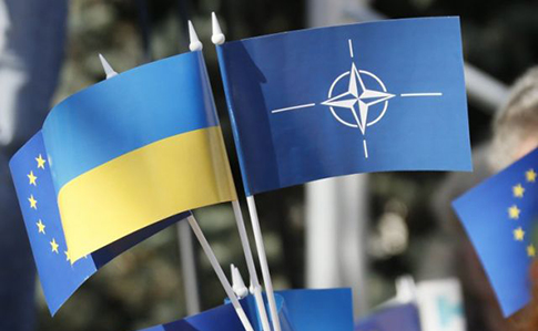 Більшість українців підтримують вступ до ЄС і НАТО - опитування