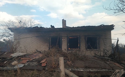Бойовики обстріляли житловий сектор Зайцевого, згоріли будинки