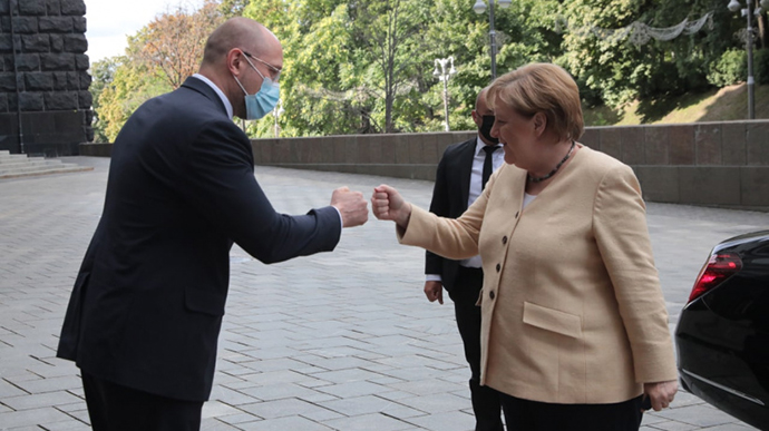Шмыгаль поговорил с Меркель об интеграции в европейскую энергосеть