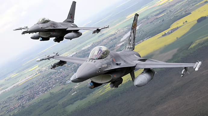 СМИ: F-16 могут быть в Украине в июне