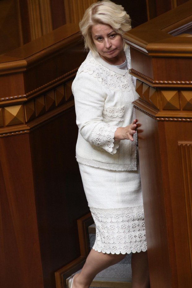 Депутат от Партии регионов Анна Герман выгуляла кружево и обвинила оппозицию 