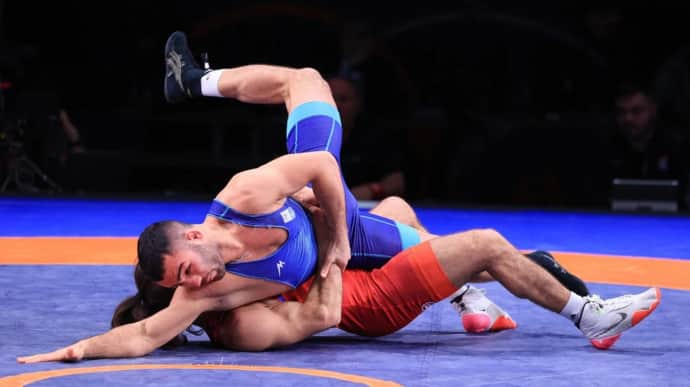 Ukrainian Greco-Roman wrestler Parviz Nasibov wins place in quarter-finals in last few seconds 