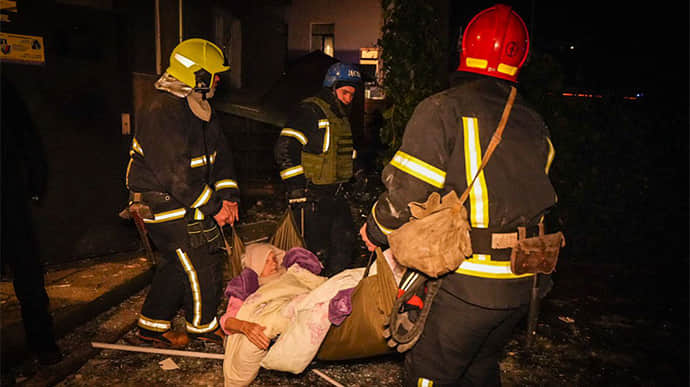 В Одессе прогремели взрывы: возникли пожары, повреждено жилье
