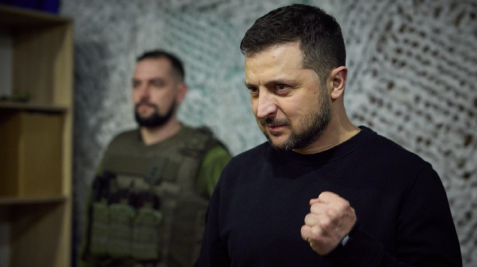 Zelenskyy visits contact line in Zaporizhzhia Oblast and receives challenge coin from soldiers