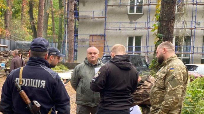 Полицейские прекратили охранять дворец Медведчука после материала УП 