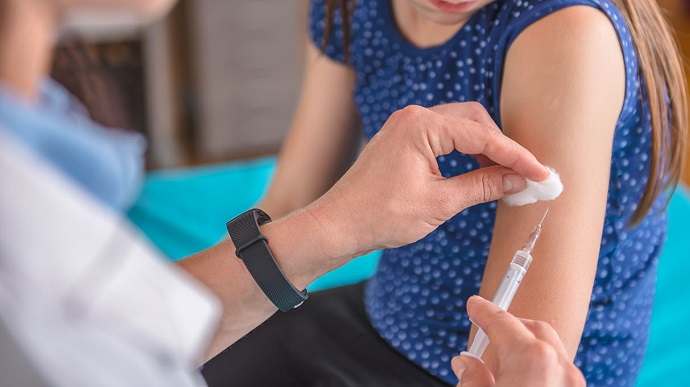 У США кількість введених доз ковід-вакцин наближається до 300 мільйонів