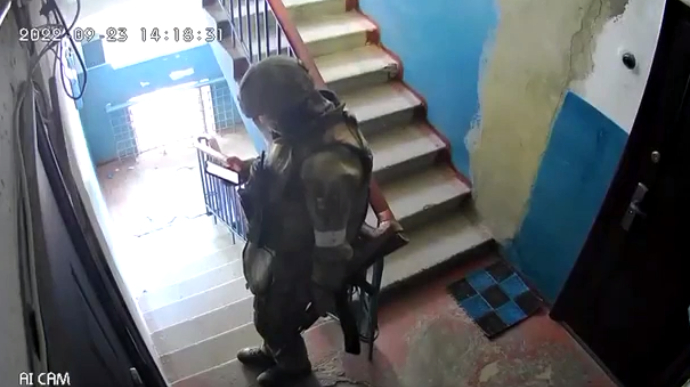 Armed Russian soldiers conduct door-to-door searches in Zaporizhzhia to find voters for sham referendum