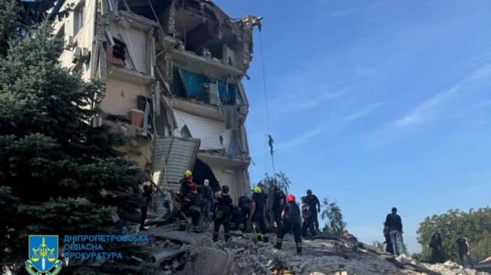 Police officer being searched under rubble in Kryvyi Rih