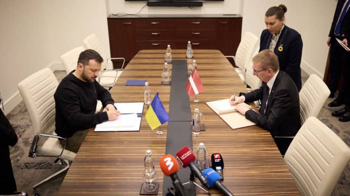Ukraine signs security agreement with Latvia