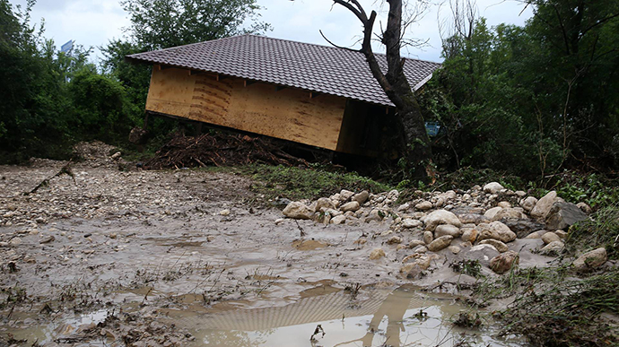 Потоп в Крыму: 5 домов полностью разрушены, затопило психдиспансер