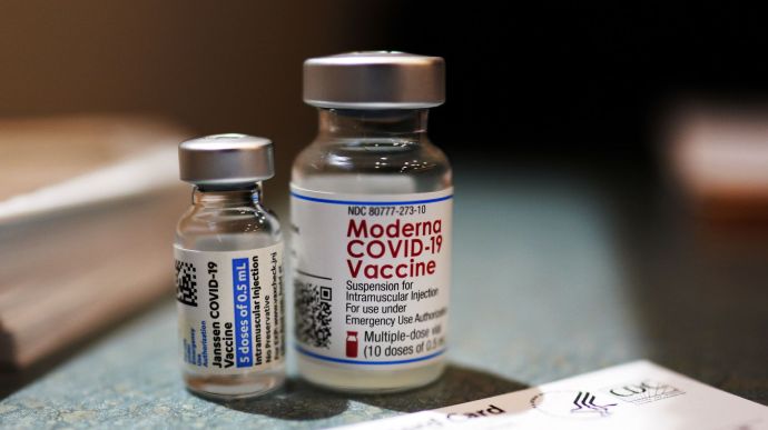 МОЗ очікує отримати в липні вакцину Moderna