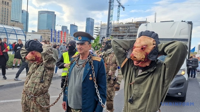 Під час акції протесту у Варшаві висміяли армію РФ