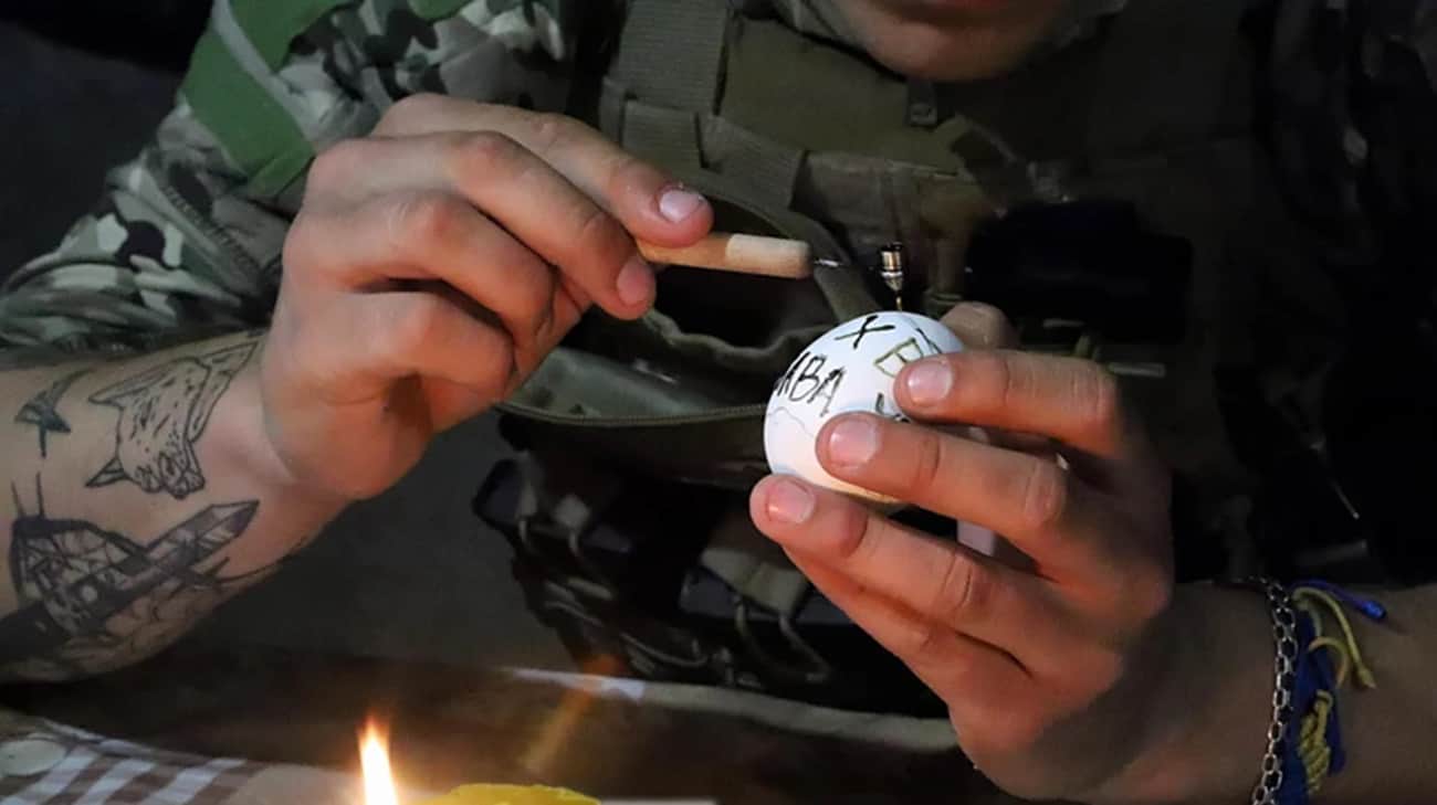 Easter eggs near Bakhmut and Easter bread in trenches: how Ukrainian soldiers celebrate Easter – photo, video