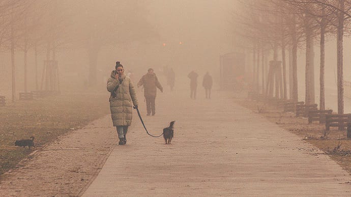 Киев окутывает густым туманом, в пятницу прогнозируют гололедицу
