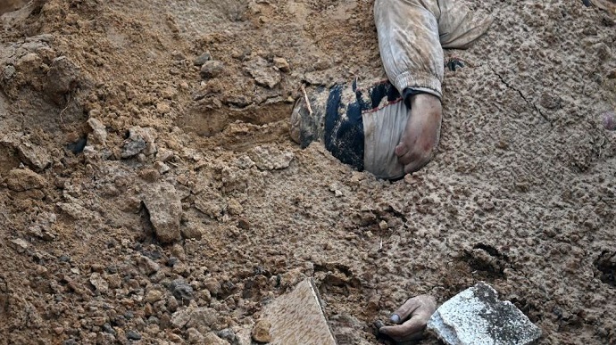 В Бузовой под Киевом обнаружили могилу с погибшими украинцами – британская разведка