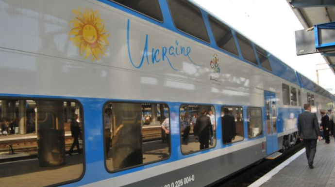 Всі квитки на потяги далекого сполучення доступні у чат-боті Укрзалізниці