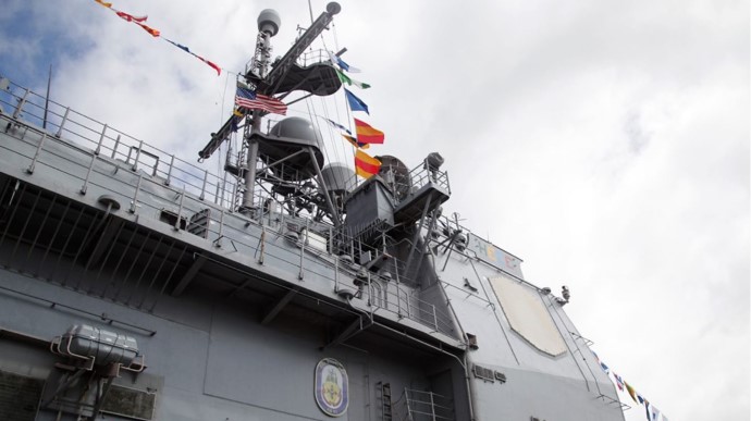 Американські військові затримали судно з партією російської зброї на борту