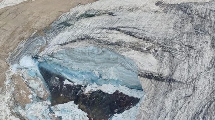 В итальянских Альпах обрушился ледник: по меньшей мере, 6 погибших